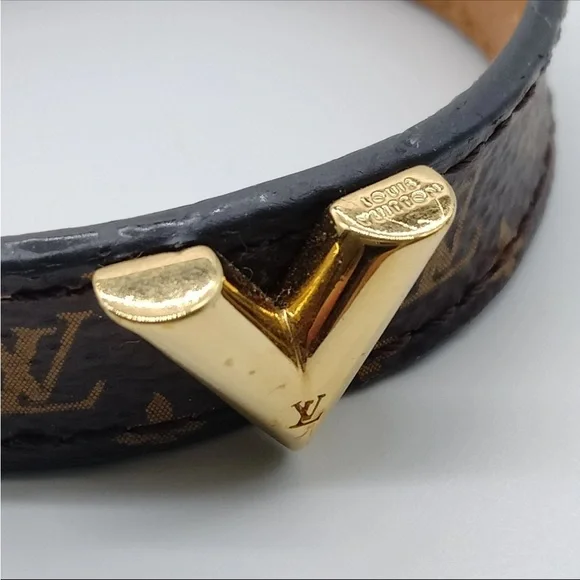Louis Vuitton Essential V Bracelet - Picture 5 of 9